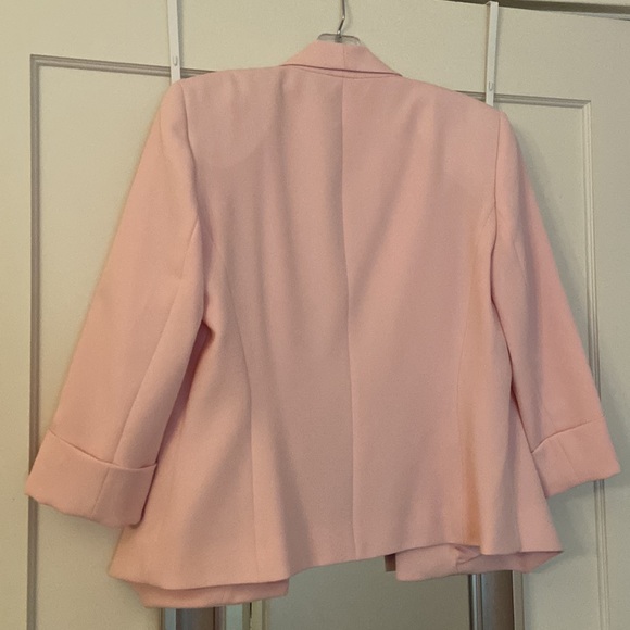 3/4th sleeves pink blazer suit jacket. Jones Studio Separates. Size 4 - Picture 2 of 2